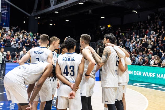 GER, easy Credit Basketball Bundesliga, Niners Chemnitz MLP Academics Heidelberg 18 02 2026, Messe, Chemnitz, GER, easy Credit Basketball Bundesliga, Niners Chemnitz MLP Academics Heidelberg Team MLP Academics Heidelberg after the defeat Photo Alexander Trienitz Chemnitz Messe Sachsen Germany