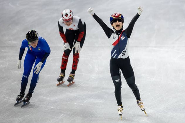 February 18, 2026, Milano, Lombardy, Italy: Gilli Kim (6) of the Republic of Korea celebrate winning the gold medal in the Short Track Speed skating, Eisschnelllauf Women 3000m Relay Final during the 2026 Winter Olympics at the Milano Ice Skating Arena on Wednesday in Milano. Milano Italy - ZUMAj89_ 20260218_oly_j89_023 Copyright: xPaulxKitagakixJr.x