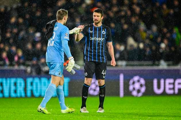 Club Brugge v Atletico de Madrid - UEFA Champions League BRUGGE, BELGIUM - FEBRUARY 18 : Mignolet Simon goalkeeper of Club Brugge, Mechele Brandon defender of Club Brugge after the game during the UEFA Champions League 2025 26 knockout phase play-off match first leg between Club Brugge and Atletico de Madrid on February 18, 2026 in Brugge, Belgium, 18 02 2026 Brugge Belgium  Copyright: xJanxDexMeuleneirx
