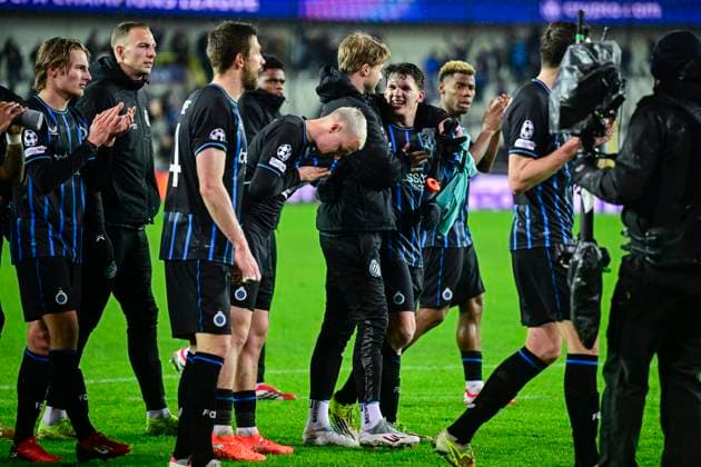 Club Brugge v Atletico de Madrid - UEFA Champions League BRUGGE, BELGIUM - FEBRUARY 18 : Jackers Nordin goalkeeper of Club Brugge, Tzolis Christos forward of Club Brugge after the game during the UEFA Champions League 2025 26 knockout phase play-off match first leg between Club Brugge and Atletico de Madrid on February 18, 2026 in Brugge, Belgium, 18 02 2026 Brugge Belgium  Copyright: xJanxDexMeuleneirx