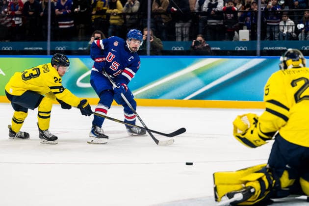 260218 Lucas Raymond of Sweden and Auston Matthews of USA in the men s Ice hockey, Eishockey quarterfinal between USA and Sweden during day 12 of the 2026 Winter Olympics on February 18, 2026 in Milan. Photo: Emma Wallskog BILDBYRAN kod EW EW0641 ishockey ice hockey Olympic Games, Olympische Spiele, Olympia, OS olympics winter olympics os ol olympiska spel vinter-os olympiske leker milano cortina 2026 milan cortina 2026 milano cortina 2026 olympic games milano cortina 2026 winter olympic games milano cortina-os milano cortina-ol vinter-ol 12 bbeng sverige sweden usa quarterfinal kvartsfinal *** 260218 Lucas Raymond of Sweden and Auston Matthews of USA in the men s ice hockey quarterfinal between USA and Sweden during day 12 of the 2026 Winter Olympics on February 18, 2026 in Milan Photo Emma Wallskog BILDBYRAN kod EW EW0641 ishockey ice hockey olympic games olympics winter olympics os ol olympiska spel vinter os olympiske leker milano cortina 2026 milan cortina 2026 milano cortina 2026 olympic games milano cortina 2026 winter olympic games milano cortina os milano cortina ol vinter ol 12 bbeng sverige sweden usa quarterfinal kvartfinal  Copyright: EMMAxWALLSKOG BB260218EW091