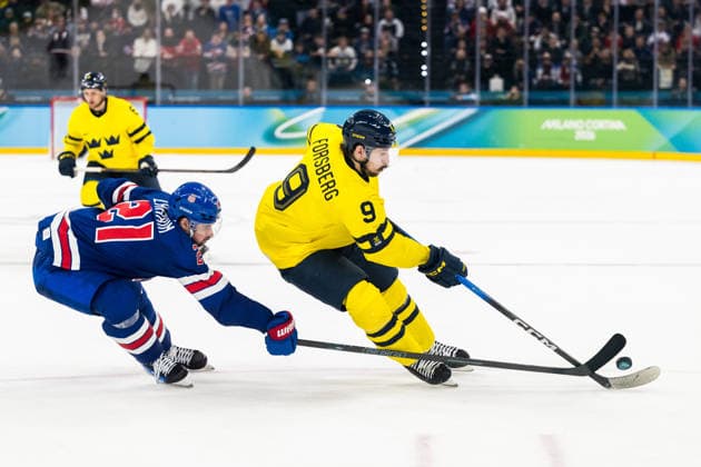 260218 Dylan Larkin of USA and Filip Forsberg of Sweden in the men s Ice hockey, Eishockey quarterfinal between USA and Sweden during day 12 of the 2026 Winter Olympics on February 18, 2026 in Milan. Photo: Carl Sandin BILDBYRAN kod CS EW0641 ishockey ice hockey Olympic Games, Olympische Spiele, Olympia, OS olympics winter olympics os ol olympiska spel vinter-os olympiske leker milano cortina 2026 milan cortina 2026 milano cortina 2026 olympic games milano cortina 2026 winter olympic games milano cortina-os milano cortina-ol vinter-ol 12 bbeng sverige sweden usa quarterfinal kvartsfinal *** 260218 Dylan Larkin of USA and Filip Forsberg of Sweden in the men s ice hockey quarterfinal between USA and Sweden during day 12 of the 2026 Winter Olympics on February 18, 2026 in Milan Photo Carl Sandin BILDBYRAN kod CS EW0641 ishockey ice hockey olympic games olympics winter olympics os ol olympiska spel vinter os olympiske leker milano cortina 2026 milan cortina 2026 milano cortina 2026 olympic games milano cortina 2026 winter olympic games milano cortina os milano cortina ol vinter ol 12 bbeng sverige sweden usa quarterfinal kvartfinal  Copyright: CARLxSANDIN BB260218CS096
