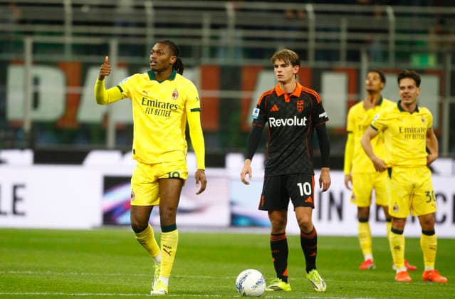 MILAN, ITALY - FEBRUARY 18: Rafael Leao of AC MIlan celebrates after scoring his team first goal ,during the Serie A match between AC Milan and Como 1907 at Giuseppe Meazza Stadium on February 18, 2026 in Milan, Italy. (Photo by ) SPO 