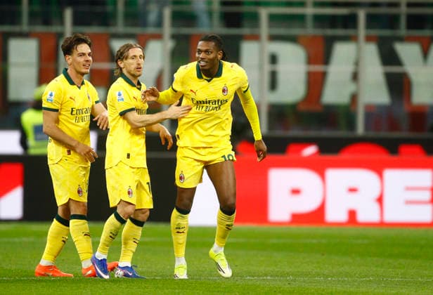 MILAN, ITALY - FEBRUARY 18: Rafael Leao of AC MIlan celebrates with teammates Luka Modric and Ardon Jashari after scoring his team first goal ,during the Serie A match between AC Milan and Como 1907 at Giuseppe Meazza Stadium on February 18, 2026 in Milan, Italy. (Photo by ) SPO 