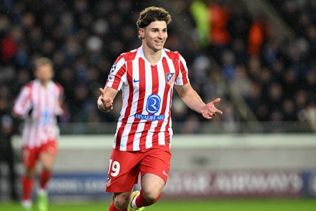 260218 Club Brugge vs Atletico Madrid Julian Alvarez (19) of Atletico celebrates after scoring the 0-1 goal during the Uefa Champions League Knock Out play offs first leg in season 2025 - 2026 between Club Brugge KV and Atletico de Madrid on February 18 , 2026 in Brugge, Belgium. (Photo by David Catry Isosport) Brugge Belgium  Copyright: xDavidxCatryx 20260218DC2_2178
