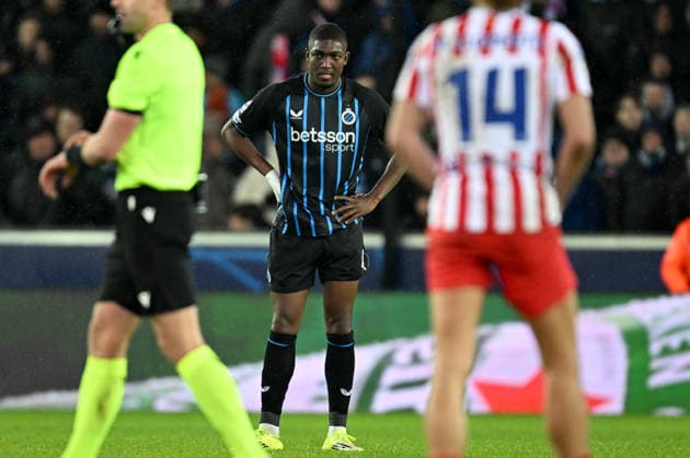 260218 Club Brugge vs Atletico Madrid Joel Ordonez (4) of Club Brugge looking dejected and disappointed after conceding the 2-3 goal during the Uefa Champions League Knock Out play offs first leg in season 2025 - 2026 between Club Brugge KV and Atletico de Madrid on February 18 , 2026 in Brugge, Belgium. (Photo by David Catry Isosport) Brugge Belgium  Copyright: xDavidxCatryx 20260218DC2_5138