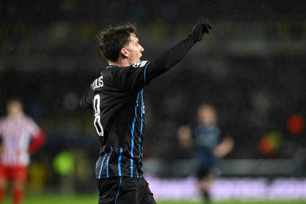 260218 Club Brugge vs Atletico Madrid Christos Tzolis (8) of Club Brugge celebrates after scoring the 3-3 equalizer goal during the Uefa Champions League Knock Out play offs first leg in season 2025 - 2026 between Club Brugge KV and Atletico de Madrid on February 18 , 2026 in Brugge, Belgium. (Photo by David Catry Isosport) Brugge Belgium  Copyright: xDavidxCatryx 20260218DC2_5606