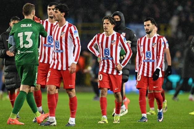 260218 Club Brugge vs Atletico Madrid Giuliano Simeone (20) of Atletico and Alex Baena (10) of Atletico looking dejected and disappointed during the Uefa Champions League Knock Out play offs first leg in season 2025 - 2026 between Club Brugge KV and Atletico de Madrid on February 18 , 2026 in Brugge, Belgium. (Photo by David Catry Isosport) Brugge Belgium  Copyright: xDavidxCatryx 20260218DC2_6091