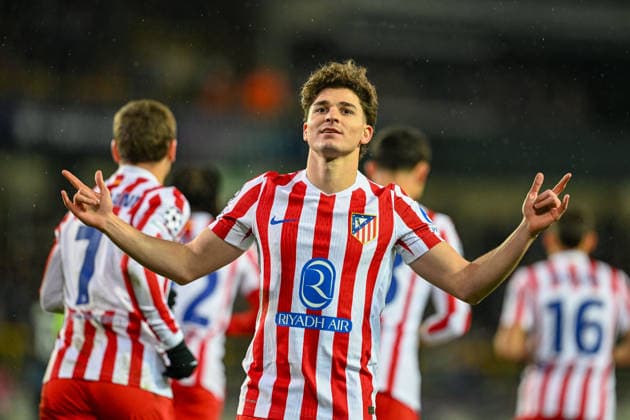 260218 Club Brugge vs Atletico Madrid Julian Alvarez (19) of Atletico celebrates after scoring the 0-1 goal during the Uefa Champions League Knock Out play offs first leg in season 2025 - 2026 between Club Brugge KV and Atletico de Madrid on February 18 , 2026 in Brugge, Belgium. (Photo by David Catry Isosport) Brugge Belgium  Copyright: xDavidxCatryx 20260218DC2_2219