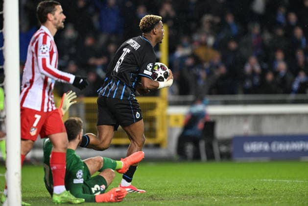 260218 Club Brugge vs Atletico Madrid Raphael Onyedika (15) of Club Brugge celebrates after scoring the 1-2 goal during the Uefa Champions League Knock Out play offs first leg in season 2025 - 2026 between Club Brugge KV and Atletico de Madrid on February 18 , 2026 in Brugge, Belgium. (Photo by David Catry Isosport) Brugge Belgium  Copyright: xDavidxCatryx 20260218DC2_3785