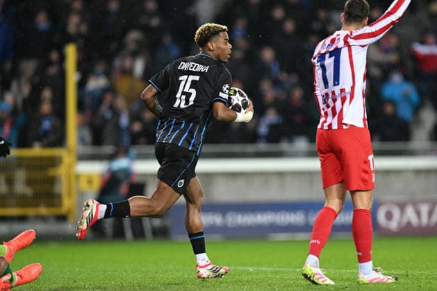 260218 Club Brugge vs Atletico Madrid Raphael Onyedika (15) of Club Brugge celebrates after scoring the 1-2 goal during the Uefa Champions League Knock Out play offs first leg in season 2025 - 2026 between Club Brugge KV and Atletico de Madrid on February 18 , 2026 in Brugge, Belgium. (Photo by David Catry Isosport) Brugge Belgium  Copyright: xDavidxCatryx 20260218DC2_3790