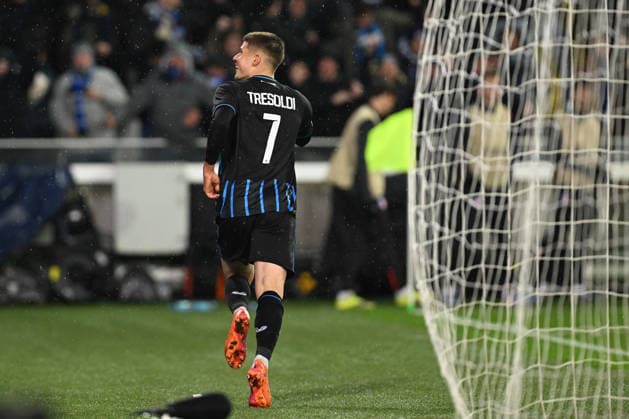 260218 Club Brugge vs Atletico Madrid Nicolo Tresoldi (7) of Club Brugge celebrates after scoring the 2-2 equalizer goal during the Uefa Champions League Knock Out play offs first leg in season 2025 - 2026 between Club Brugge KV and Atletico de Madrid on February 18 , 2026 in Brugge, Belgium. (Photo by David Catry Isosport) Brugge Belgium  Copyright: xDavidxCatryx 20260218DC2_4166
