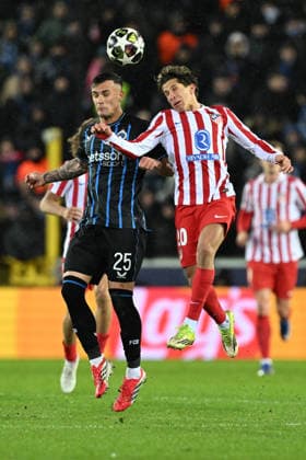 260218 Club Brugge vs Atletico Madrid Aleksandar Stankovic (25) of Club Brugge fighting for the ball with Giuliano Simeone (20) of Atletico during the Uefa Champions League Knock Out play offs first leg in season 2025 - 2026 between Club Brugge KV and Atletico de Madrid on February 18 , 2026 in Brugge, Belgium. (Photo by David Catry Isosport) Brugge Belgium  Copyright: xDavidxCatryx 20260218DC2_4788