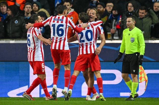 260218 Club Brugge vs Atletico Madrid players of Atletico celebrate after scoring the 2-3 goal during the Uefa Champions League Knock Out play offs first leg in season 2025 - 2026 between Club Brugge KV and Atletico de Madrid on February 18 , 2026 in Brugge, Belgium. (Photo by David Catry Isosport) Brugge Belgium  Copyright: xDavidxCatryx 20260218DC2_4904