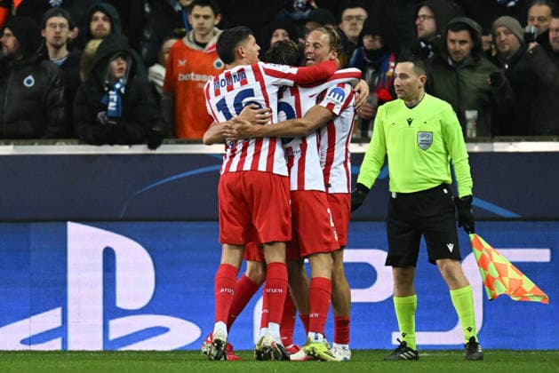 260218 Club Brugge vs Atletico Madrid players of Atletico celebrate after scoring the 2-3 goal during the Uefa Champions League Knock Out play offs first leg in season 2025 - 2026 between Club Brugge KV and Atletico de Madrid on February 18 , 2026 in Brugge, Belgium. (Photo by David Catry Isosport) Brugge Belgium  Copyright: xDavidxCatryx 20260218DC2_4920
