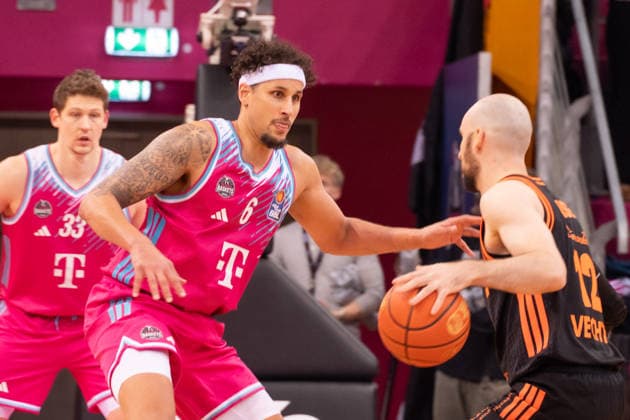 Germany 1 Bundesliga Basketball easyCredit BBL 2025 2026 Telekom Bonn vs SC RASTA Vechta 21 Matchday, 18 02 2026 Telekom Dome Bonn In defense Michael Kessens Telekom Bonn, 6 Copyright: xOrhanxHabashx