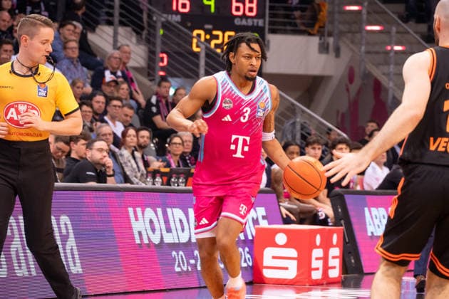 Germany 1 Bundesliga Basketball easyCredit BBL 2025 2026 Telekom Bonn vs SC RASTA Vechta 21 Matchday, 18 02 2026 Telekom Dome Bonn on the ball Zachery Cooks Telekom Bonn, 3 Copyright: xOrhanxHabashx