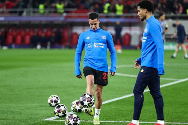 February 18, 2026, Piraeus, Piraeus, Greece: 21 LUCAS VAZQUEZ of Bayer Leverkusen in action during the UEFA Champions League, play-offs 1st leg game between Olympiacos and Bayer 04 Leverkusen at Georgios Karaiskakis Stadium on February 18, 2026, in Piraeus, Greece Piraeus Greece - ZUMAk160 20260218_zip_k160_003 Copyright: xStefanosxKyriazisx