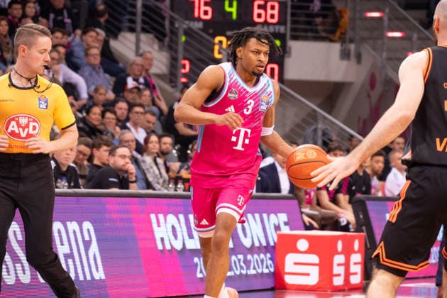 Germany 1 Bundesliga Basketball easyCredit BBL 2025 2026 Telekom Bonn vs SC RASTA Vechta 21 Matchday, 18 02 2026 Telekom Dome Bonn on the ball Zachery Cooks Telekom Bonn, 3 Copyright: xOrhanxHabashx