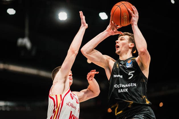 Easycredit BBL Basketball Braunschweig Löwen Fitness First Würzburger Baskets, 18 02 26 Luka ä uka Basketball Löwen Braunschweig, 5 vs Christian Skladanowski Würzburg Baskets, 19 Easycredit BBL Basketball Braunschweig Löwen vs Fitness First Würzburger Baskets on 18 02 2026 at the Volkswagen Halle, Braunschweig Copyright: xBEAUTIFULxSPORTS Tonhäuserx