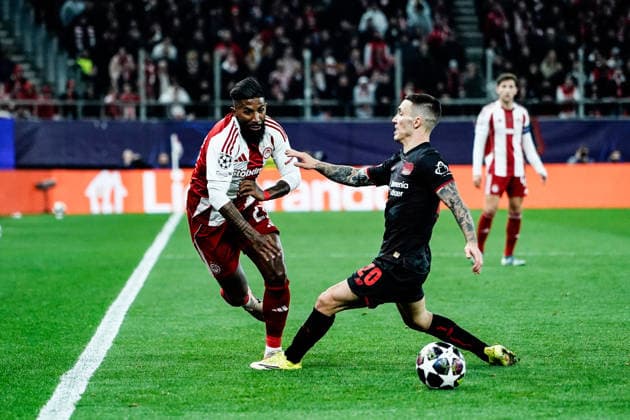 Olympiacos v Bayer Leverkusen - UEFA Champions League PIRAEUS, GREECE - FEBRUARY 18: Olympiacos player Rodinei in action with Bayer Leverkusen player Alejandro Grimaldo during the UEFA Champions League match between Olympiacos Piraeus and Bayer Leverkusen for the 2025-26 season at Karaiskaki Stadium in Piraeus, Greece, on February 18, 2026. Andreas Papakonstantinou Anadolu Piraeus Greece. Editorial use only. Please get in touch for any other usage.  Copyright: x2026xAnadoluxAndreasxPapakonstantinoux