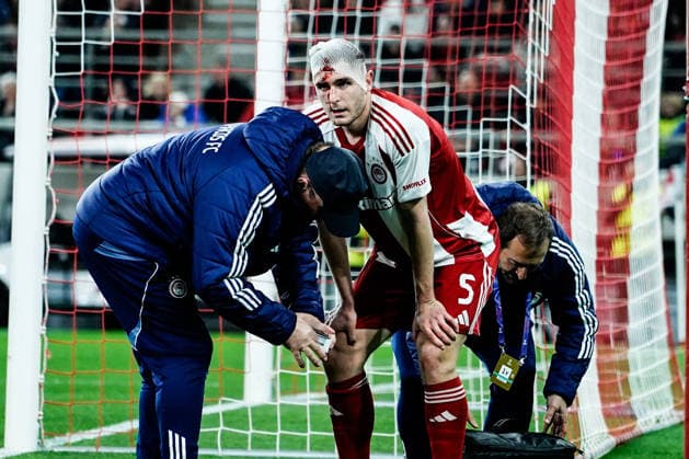 Olympiacos v Bayer Leverkusen - UEFA Champions League PIRAEUS, GREECE - FEBRUARY 18: Olympiacos player Lorenzo Pirola receives medical attention after suffering a head injury during the UEFA Champions League match between Olympiacos Piraeus and Bayer Leverkusen for the 2025-26 season at Karaiskaki Stadium in Piraeus, Greece, on February 18, 2026. Andreas Papakonstantinou Anadolu Piraeus Greece. Editorial use only. Please get in touch for any other usage.  Copyright: x2026xAnadoluxAndreasxPapakonstantinoux