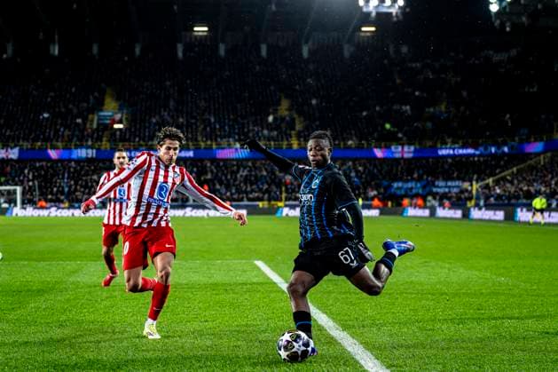 Atletico de Madrid forwarder Giuliano Simeone, Club Brugge forwarder Mamadou Diakhon, during the match Club Brugge KV vs Atletico de Madrid at the Jan Breydelstadion for the Champions League KO play offs 1st leg season 2025 2026 in BRUGGE, Belgium on 18 february 2026 Photo by Stefan Koops EYE4IMAGES DeFodi Images