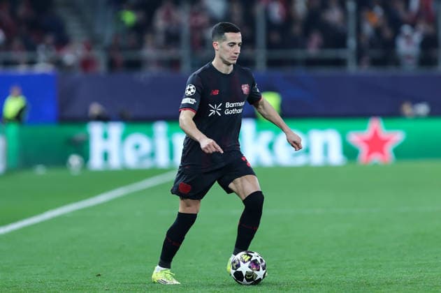 20 Alejandro Grimaldo of Bayer Leverkusen in action during the UEFA Champions League, play-offs 1st leg game between Olympiacos and Bayer 04 Leverkusen at Georgios Karaiskakis Stadium on February 18, 2026, in Piraeus, Greece.  Copyright: xStefanosxKyriazis IPAxSportx xipa-agency.netx xx IPA_71711869 IPA_Agency_IPA71711869