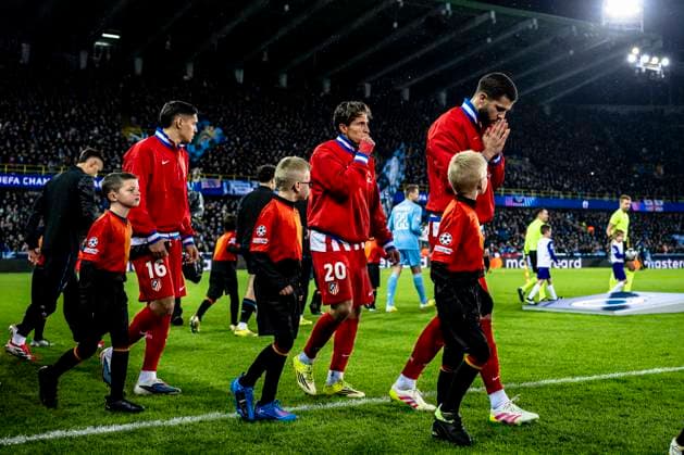Atletico de Madrid forwarder Giuliano Simeone, Atletico de Madrid defender David Hancko, during the match Club Brugge KV vs Atletico de Madrid at the Jan Breydelstadion for the Champions League KO play offs 1st leg season 2025 2026 in BRUGGE, Belgium on 18 february 2026 Photo by Stefan Koops EYE4IMAGES DeFodi Images