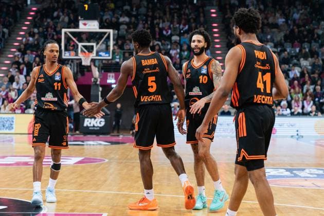 Scene with Tevin Brown 10 Rasta Vechta , Alonzo Verge Jr 11 Rasta Vechta , TJ Bamba 5 Rasta Vechta and Lloyd Pandi 41 Rasta Vechta on the court in the game between Telekom Baskets Bonn and RASTA Vechta on matchday 21 of the EasyCredit BBL in Bonn Game action with Tevin Brown 10 Rasta Vechta and Alonzo Verge Jr 11 Rasta Vechta Copyright: xFeyzullahxGökalp feyzofsportsx