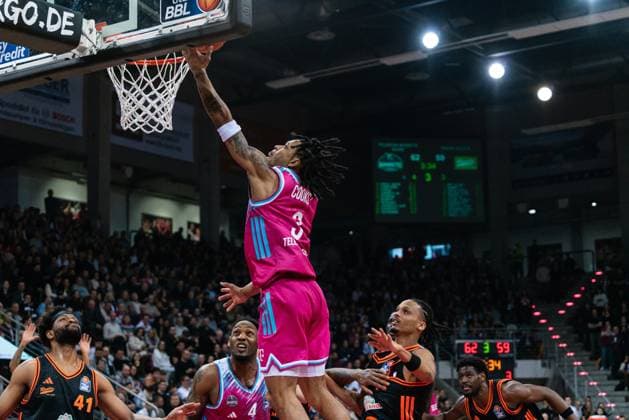Game action with Zachery Cooks 3 Telekom Baskets Bonn , Jeff Garrett Jr 4 Telekom Baskets Bonn , Alonzo Verge Jr 11 Rasta Vechta , Lloyd Pandi 41 Rasta Vechta and TJ Bamba 5 Rasta Vechta in the game between Telekom Baskets Bonn and RASTA Vechta on matchday 21 of the EasyCredit BBL in Bonn Game action with Zachery Cooks 3 Telekom Baskets Bonn and Alonzo Verge Jr 11 Rasta Vechta Copyright: xFeyzullahxGökalp feyzofsportsx