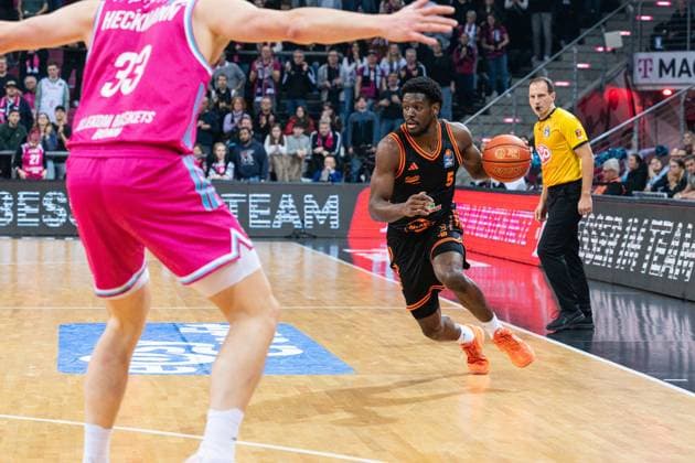 Game action with TJ Bamba 5 Rasta Vechta on the pitch in the game between Telekom Baskets Bonn and RASTA Vechta on matchday 21 of the EasyCredit BBL in Bonn TJ Bamba 5 Rasta Vechta with ball in action Copyright: xFeyzullahxGökalp feyzofsportsx