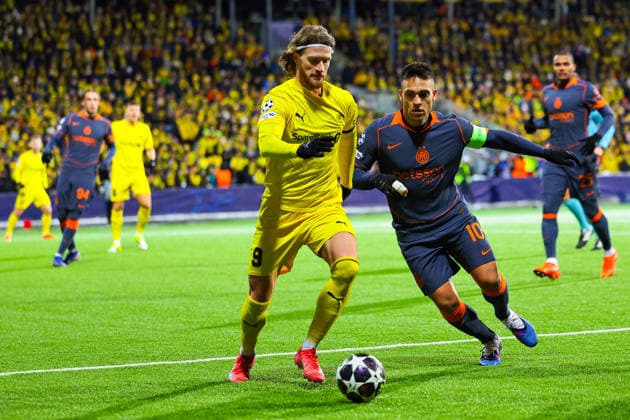 Football, Champions League 2025 2026 Bodo Glimt Inter Bodo 20260218 Bodo Glimt s Kasper Hogh and Inter s Lautaro Martinez in the Champions League football match between Bodo Glimt and Inter at Aspmyra Stadium Photo Thomas Andersen NTB Bodo Norway EDITORIAL USE ONLY RESTRICTED USE FOR BETTING COMPANIES  Copyright: xThomasxAndersenx xNTBx