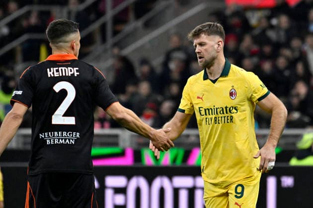 MARC OLIVER KEMPF, Como, NICLAS FULLKRUG, Milan, Serie A 2025-26, Milan-Como1-1, azione, action, single shot, gesti, fair play SERIE A 2025-26 MILAN-COMO 1-1