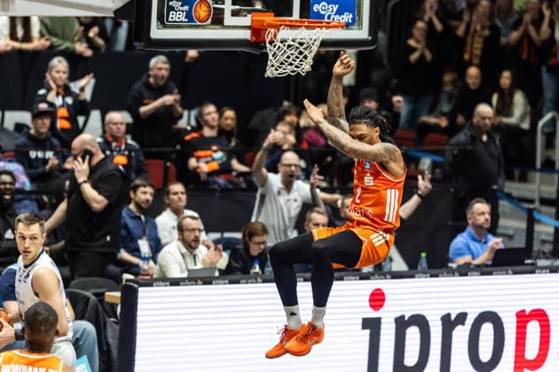 GER, easy Credit Basketball Bundesliga, Niners Chemnitz MLP Academics Heidelberg 18 02 2026, Messe, Chemnitz, GER, easy Credit Basketball Bundesliga, Niners Chemnitz MLP Academics Heidelberg Nike Sibande Niners Chemnitz, 2 Foto Alexander Trienitz Chemnitz Messe Sachsen Germany