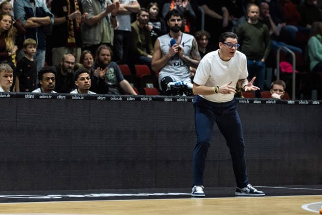 GER, easy Credit Basketball Bundesliga, Niners Chemnitz MLP Academics Heidelberg 18 02 2026, Messe, Chemnitz, GER, easy Credit Basketball Bundesliga, Niners Chemnitz MLP Academics Heidelberg Carlo Finetti Assistant Coach , MLP Academics Heidelberg Foto Alexander Trienitz Chemnitz Messe Sachsen Germany
