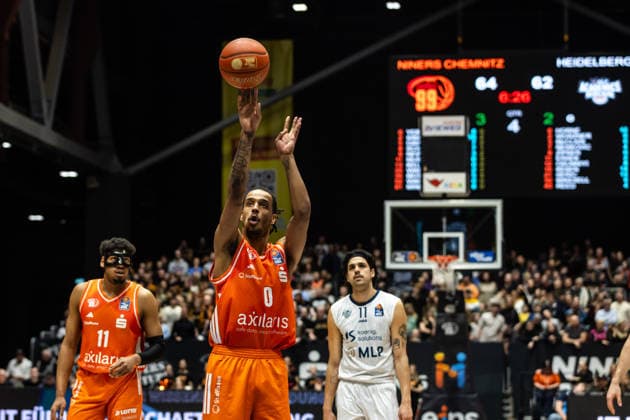 GER, easy Credit Basketball Bundesliga, Niners Chemnitz MLP Academics Heidelberg 18 02 2026, Messe, Chemnitz, GER, easy Credit Basketball Bundesliga, Niners Chemnitz MLP Academics Heidelberg Kevin Yebo Niners Chemnitz, 0 at a free throw Photo Alexander Trienitz Chemnitz Messe Sachsen Germany