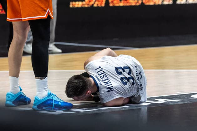 GER, easy Credit Basketball Bundesliga, Niners Chemnitz MLP Academics Heidelberg 18 02 2026, Messe, Chemnitz, GER, easy Credit Basketball Bundesliga, Niners Chemnitz MLP Academics Heidelberg Ryan Mikesell MLP Academics Heidelberg 33 on the floor Photo Alexander Trienitz Chemnitz Messe Sachsen Germany