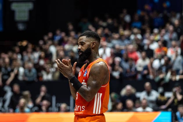GER, easy Credit Basketball Bundesliga, Niners Chemnitz MLP Academics Heidelberg 18 02 2026, Messe, Chemnitz, GER, easy Credit Basketball Bundesliga, Niners Chemnitz MLP Academics Heidelberg Corey Davis Jr Niners Chemnitz, 5 applauds Photo Alexander Trienitz Chemnitz Messe Sachsen Germany