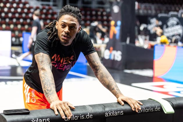 GER, easy Credit Basketball Bundesliga, Niners Chemnitz MLP Academics Heidelberg 18 02 2026, Messe, Chemnitz, GER, easy Credit Basketball Bundesliga, Niners Chemnitz MLP Academics Heidelberg Nike Sibande Niners Chemnitz, 2 Foto Alexander Trienitz Chemnitz Messe Sachsen Germany