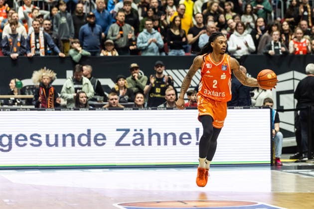 GER, easy Credit Basketball Bundesliga, Niners Chemnitz MLP Academics Heidelberg 18 02 2026, Messe, Chemnitz, GER, easy Credit Basketball Bundesliga, Niners Chemnitz MLP Academics Heidelberg Nike Sibande Niners Chemnitz, 2 Foto Alexander Trienitz Chemnitz Messe Sachsen Germany