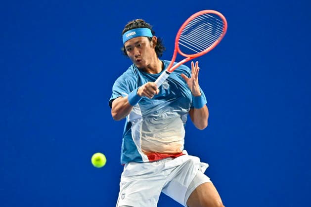 ATP, Tennis Herren QATAR EXXONMOBIL OPEN-ROUND OF 18 Zhizhen Zhang of China competes against Jakub Mensik of Czech Republic in the Round of 16 at the ATP men s Qatar ExxonMobil Open 2026 tennis tournament at the Khalifa International Tennis Complex in Doha, Qatar, on February 18, 2026. DOHA Qatar Copyright: xNOUSHADx