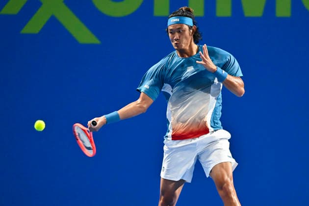 ATP, Tennis Herren QATAR EXXONMOBIL OPEN-ROUND OF 18 Zhizhen Zhang of China competes against Jakub Mensik of Czech Republic in the Round of 16 at the ATP men s Qatar ExxonMobil Open 2026 tennis tournament at the Khalifa International Tennis Complex in Doha, Qatar, on February 18, 2026. DOHA Qatar Copyright: xNOUSHADx