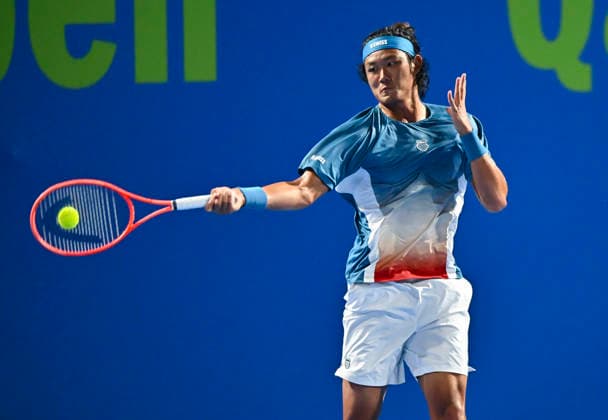 ATP, Tennis Herren QATAR EXXONMOBIL OPEN-ROUND OF 18 Zhizhen Zhang of China competes against Jakub Mensik of Czech Republic in the Round of 16 at the ATP men s Qatar ExxonMobil Open 2026 tennis tournament at the Khalifa International Tennis Complex in Doha, Qatar, on February 18, 2026. DOHA Qatar Copyright: xNOUSHADx