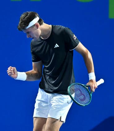 ATP, Tennis Herren QATAR EXXONMOBIL OPEN-ROUND OF 18 Jakub Mensik of Czech Republic is seen in action against Zhizhen Zhang of China during their men s singles round of 16 match at the ATP Qatar Exxonmobil Open 2026 tennis tournament at the Khalifa International Tennis Complex. Jakub Mensik won against Zhizhen Zhang 6-3,6-2. ¨¨ DOHA Qatar Copyright: xNOUSHADx