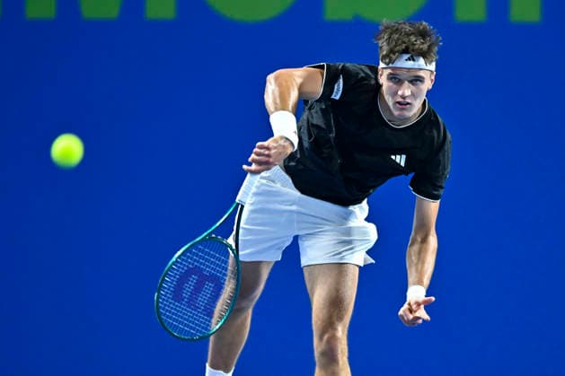 ATP, Tennis Herren QATAR EXXONMOBIL OPEN-ROUND OF 18 Jakub Mensik of Czech Republic is seen in action against Zhizhen Zhang of China during their men s singles round of 16 match at the ATP Qatar Exxonmobil Open 2026 tennis tournament at the Khalifa International Tennis Complex. Jakub Mensik won against Zhizhen Zhang 6-3,6-2. ¨¨ DOHA Qatar Copyright: xNOUSHADx