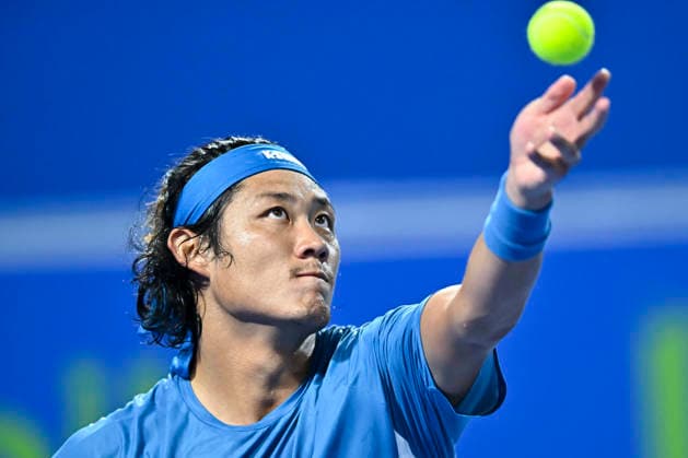 ATP, Tennis Herren QATAR EXXONMOBIL OPEN-ROUND OF 18 Zhizhen Zhang of China competes against Jakub Mensik of Czech Republic in the Round of 16 at the ATP men s Qatar ExxonMobil Open 2026 tennis tournament at the Khalifa International Tennis Complex in Doha, Qatar, on February 18, 2026. DOHA Qatar Copyright: xNOUSHADx