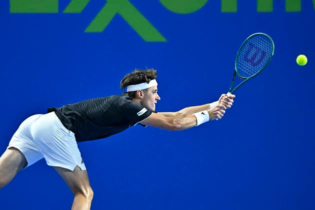 ATP, Tennis Herren QATAR EXXONMOBIL OPEN-ROUND OF 18 Jakub Mensik of Czech Republic is seen in action against Zhizhen Zhang of China during their men s singles round of 16 match at the ATP Qatar Exxonmobil Open 2026 tennis tournament at the Khalifa International Tennis Complex. Jakub Mensik won against Zhizhen Zhang 6-3,6-2. ¨¨ DOHA Qatar Copyright: xNOUSHADx