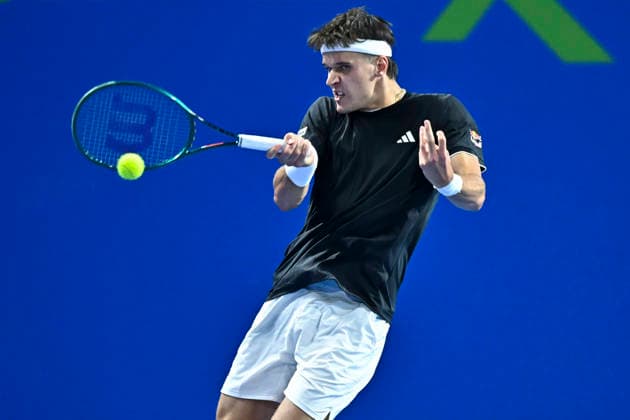 ATP, Tennis Herren QATAR EXXONMOBIL OPEN-ROUND OF 18 Jakub Mensik of Czech Republic is seen in action against Zhizhen Zhang of China during their men s singles round of 16 match at the ATP Qatar Exxonmobil Open 2026 tennis tournament at the Khalifa International Tennis Complex. Jakub Mensik won against Zhizhen Zhang 6-3,6-2. ?? DOHA Qatar Copyright: xNOUSHADx