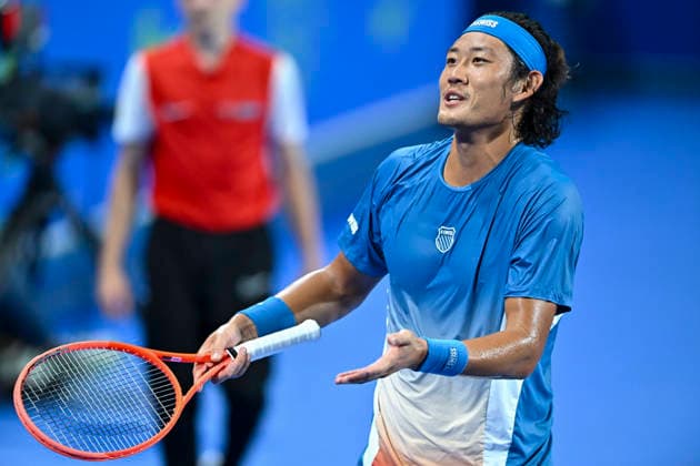 ATP, Tennis Herren QATAR EXXONMOBIL OPEN-ROUND OF 18 Zhizhen Zhang of China competes against Jakub Mensik of Czech Republic in the Round of 16 at the ATP men s Qatar ExxonMobil Open 2026 tennis tournament at the Khalifa International Tennis Complex in Doha, Qatar, on February 18, 2026. DOHA Qatar Copyright: xNOUSHADx